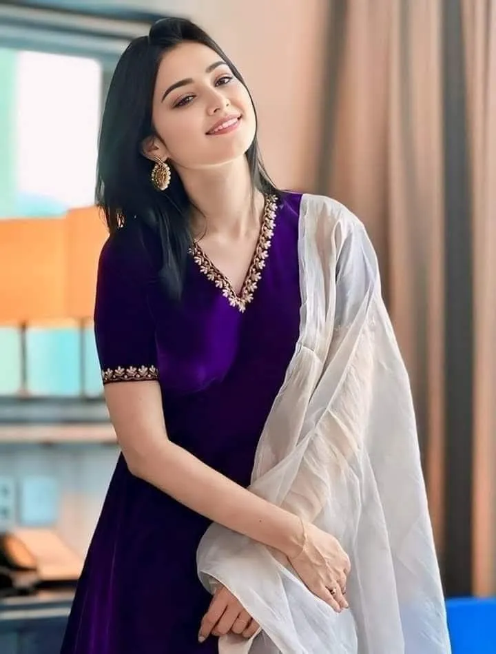 Beautiful Simple Girl Pic