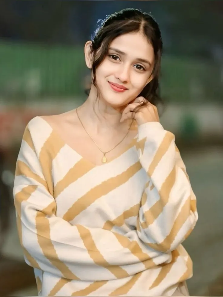 Beautiful Simple Girl Pic