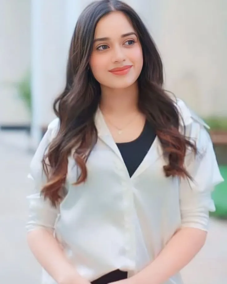 Beautiful Simple Girl Pic