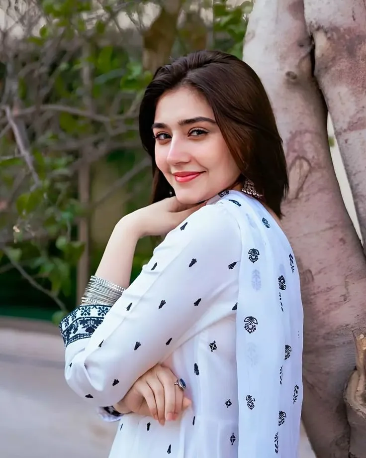 Beautiful Simple Girl Pic