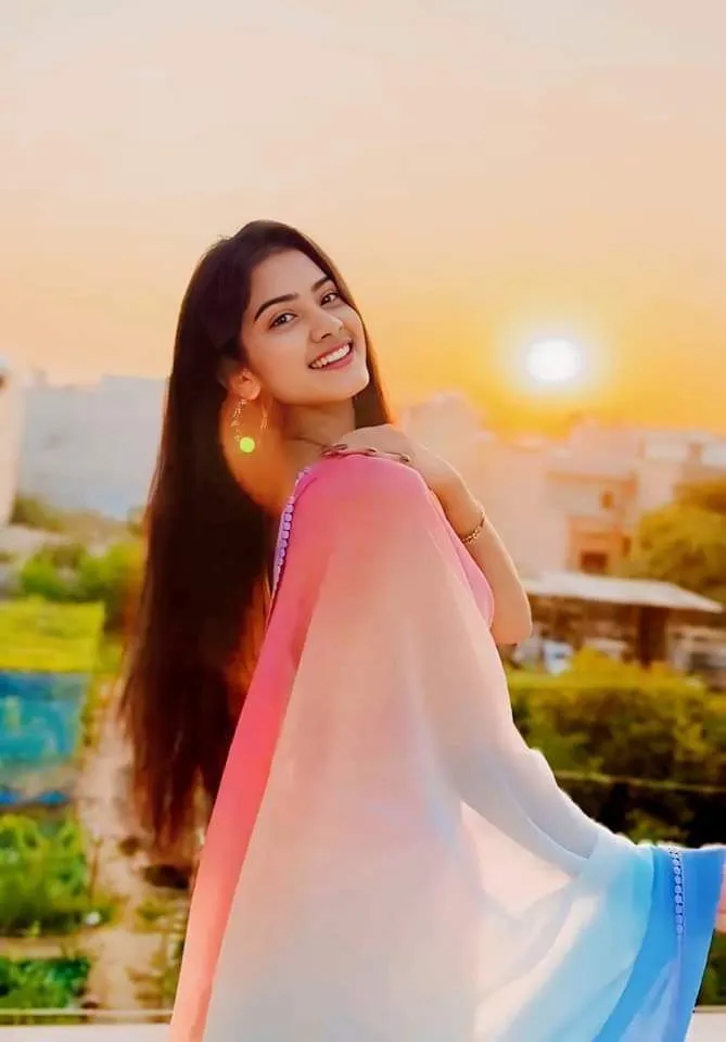 Beautiful Simple Girl Pic