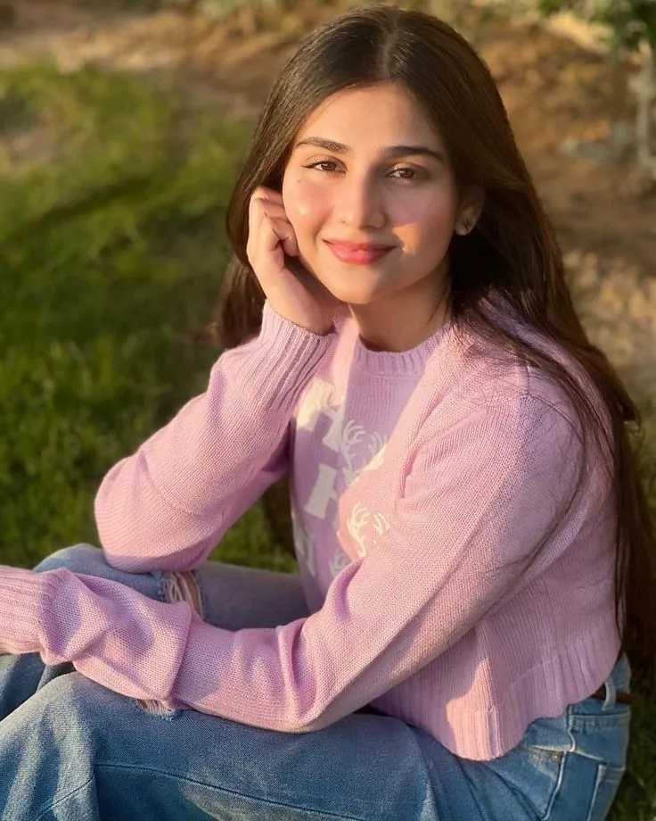 Beautiful Simple Girl Pic