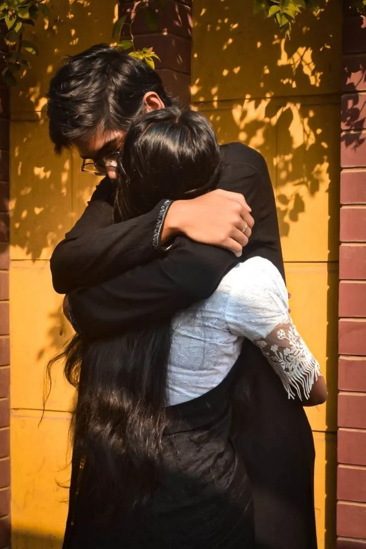 Couple Hug Pic