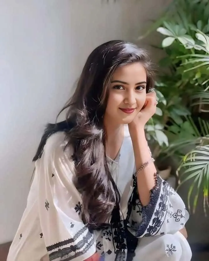 Cute Girls Whatsapp Dp