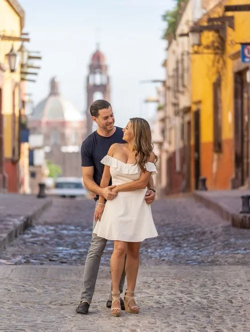 Modern Cute Couple DP