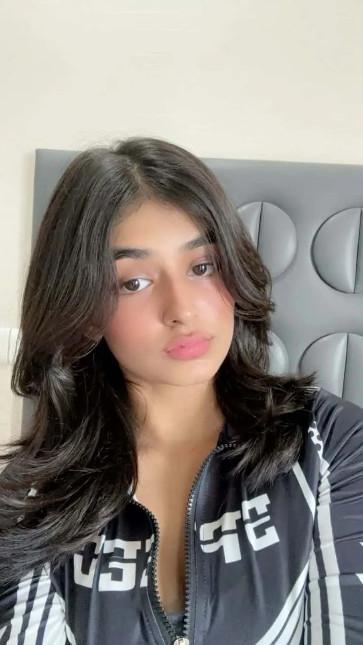 Profile Cute Girl Pic