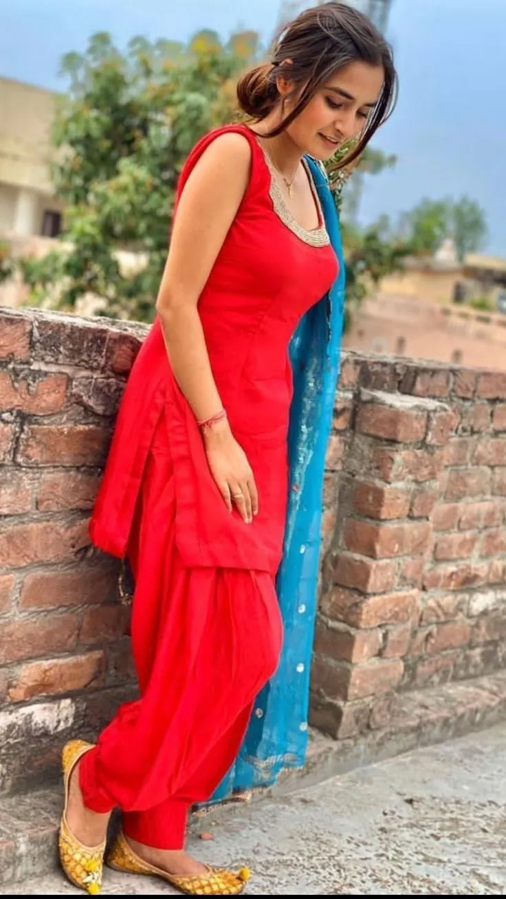 Simple Punjabi Girl Photo