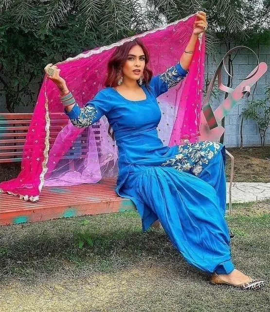 Stylish Punjabi Girl Pic