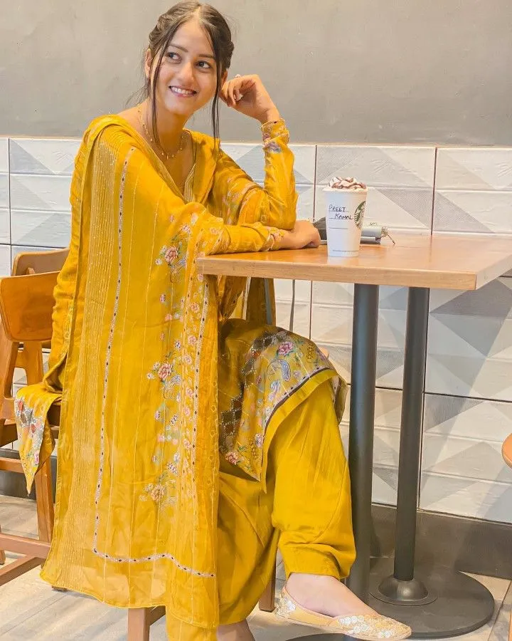 Stylish Punjabi Girl Pic
