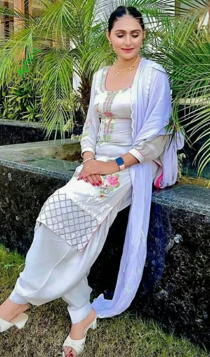 Stylish Punjabi Girl Pic