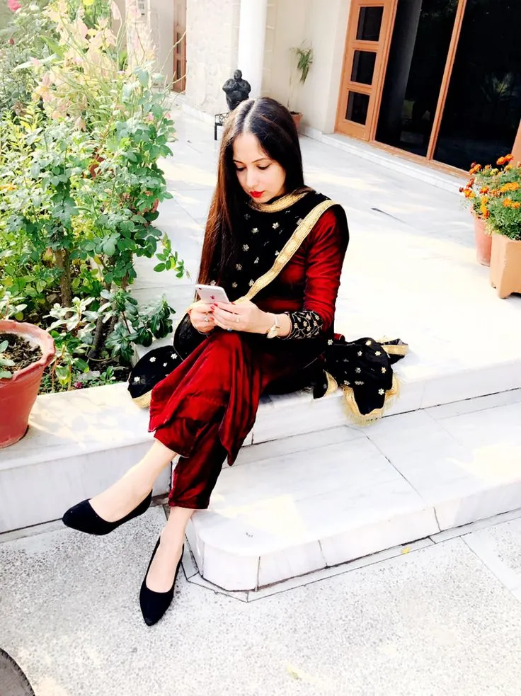 Stylish Punjabi Girl Pic