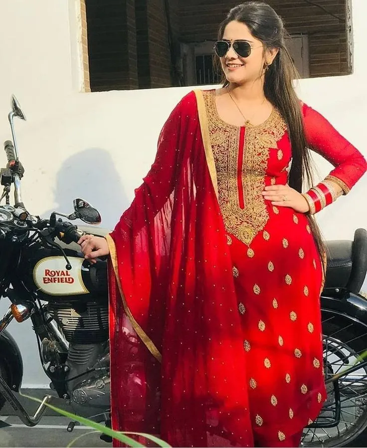 Stylish Punjabi Girl Pic
